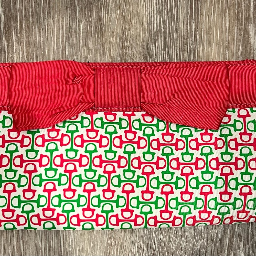 Very cute Vineyard Vines wristlet.